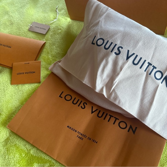 Louis Vuitton Monogram Brown and Black Sling Bag - Picture 6 of 6